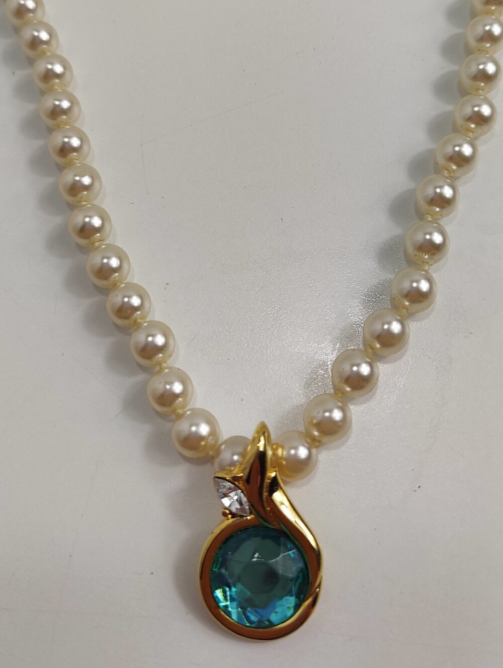 Kenneth Jay Lane KJL Removable Teal Crystal Pendant Faux Pearl Necklace 17.5"